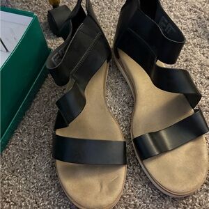 Time and Tru Black Strappy Open-Toe Sandals